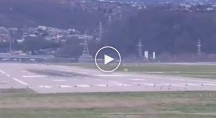 Момент жесткой посадки самолета в Сочи