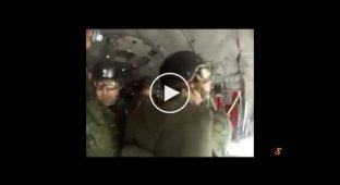 Мексиканский десантник завис после прыжка с парашютом