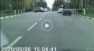 Мужчина выпал на дорогу. ДТП с участием скорой помощи в Дзержинске