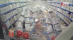 Сотни ящиков с водкой заживо погребли рабочего склада