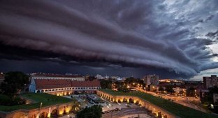 Надвигающаяся буря над Румынией (4 фото)