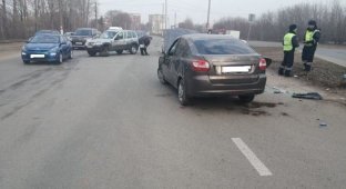 В Татарстане из-за грубого нарушение ПДД "Гранта" перевернулась на крышу (3 фото + 1 видео)