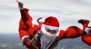 Санта-Клаусы захватили мир (40 фото + бонус 17 фото)