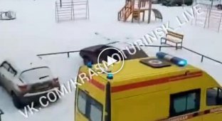 Сегодня в Краснотурьинске произошел конфликт между водителем скорой и оперативником