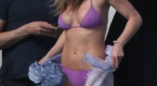 Jennifer Aniston в бикини (7 фотографий)