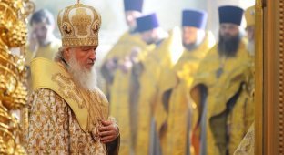 Патриарх Кирилл призвал собраться и общими усилиями отодвинуть конец света (2 фото)
