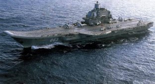 Единственный авианосец Российского флота "Адмирал Флота Советского Союза Кузнецов" (13 фото)