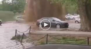 Жители Тольятти задыхаются из-за прорвавшегося ароматного фонтана