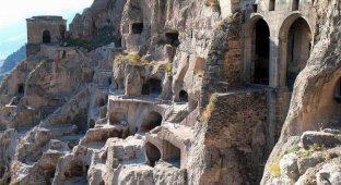 Вардзиа - пещерный монастырь (21 фотография)