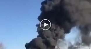 В Сумах из-за артобстрела произошло возгорание складского здания с лакокрасочной продукцией