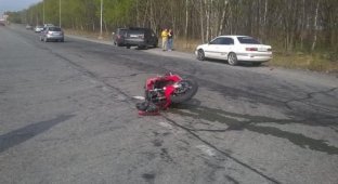 В Приморье мотоциклист угробил своего пассажира (1 фото + 2 видео)