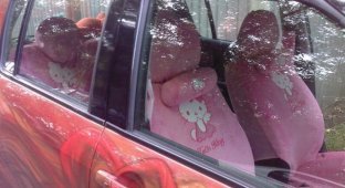 Машина в стиле Hello Kitty (8 фото)