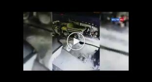 Отлетевшее во время ремонта колесо БелАЗа насмерть придавило водителя