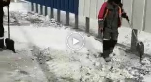 Благоустройство Южно-Сахалинска при помощи чистого снега