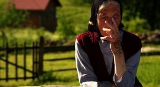 Хорватские бабушки с татуировками на руках (9 фото)
