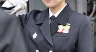 Впервые в истории японского флота капитаном эсминца стала женщина (2 фото)