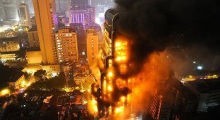 Адский пожар в китайском небоскребе (12 фото)