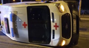 Такси и машина скорой помощи (4 фото + 1 видео)