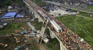 Страшная железнодорожная авария в Китае (20 фото)