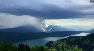 Мощнейший ливень над австрийским озером в таймлапс-ролике