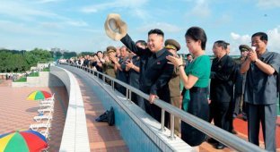 Лидер Северной Кореи Ким Чен Ын и его супруга Ри Соль Ю (19 фото)