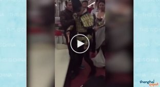 Как в китайском метро борятся с гопниками