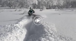 Снежное развлечение на мотоциклах