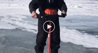 Неплохой бур или не тонкий лед для рыбалки