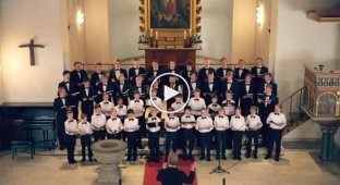 Датский хор мальчиков съел один из самых острых перцев в мире, а затем спел рождественскую песню