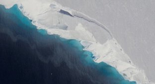 Под Антарктидой разрастается гигантская впадина (3 фото)