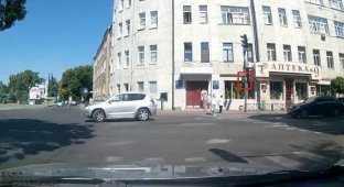 Пьяный марокканец на «Volkswagen» покалечил пешехода (3 фото + 1 видео)