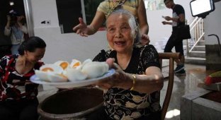 86-летняя китаянка возродила деревню продажами яиц через Интернет (5 фото)