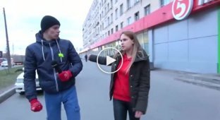 В Санкт-Петербурге активист СтопХам ударил девушку по лицу и залил перцовым баллончиком ее защитника