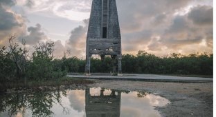 Необычная башня со своей историей (10 фото)