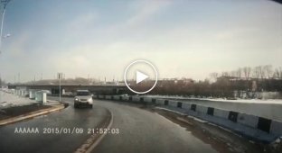 Внедорожник упал в реку в Казахстане