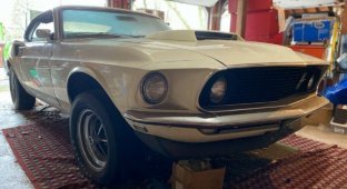 Редкий Ford Mustang, который 39 лет провел взаперти, продается на eBay (18 фото)