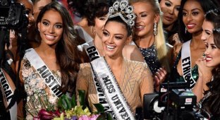 Деми-Ли Нель-Питерс из ЮАР одержала победу на конкурсе «Мисс Вселенная-2017» (18 фото)