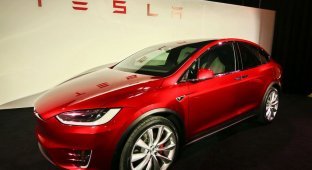 Tesla представила долгожданный Model X (26 фото)