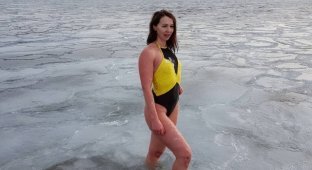 Приморская "моржиха" Наталья Аксёнова покоряет социальные сети (9 фото)
