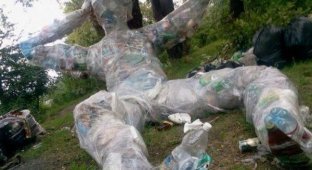 Киевские мусорные зомби (4 фото)