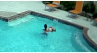 10-летняя девочка спасла свою тонущую в бассейне младшую сестру (3 фото + 1 видео)