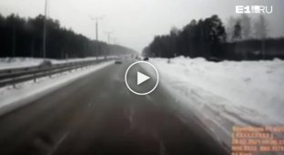 Четыре человека пострадали в ДТП на трассе в Свердловской области