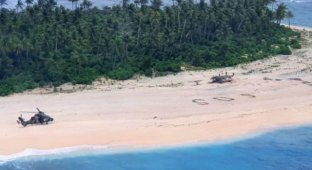 Три моряка были найдены на необитаемом острове благодаря огромной надписи SOS (фото + видео)