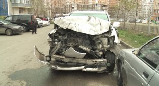 Пьяный водитель разбил семь машин на парковке в Краснодаре (11 фото + 1 видео)