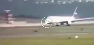 Аварийная посадка Боинга без переднего шасси попала на видео