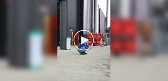 Необычный трюк на скейтборде