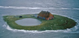 7 крошечных островов, на которых когда-либо жили люди (8 фото)