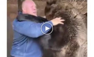 Боец ММА Максим Новоселов поборолся с медведем