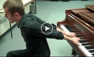 Игра на пианино с разных поз