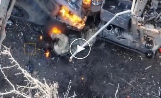 Двое российских военных застряли под горящим грузовиком в районе Бахмута